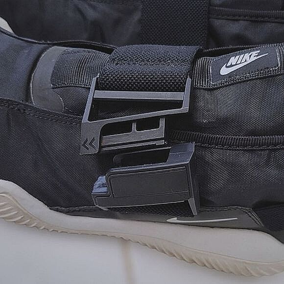 Nike Komyuter Sneakers in Black - Picture 7 of 10